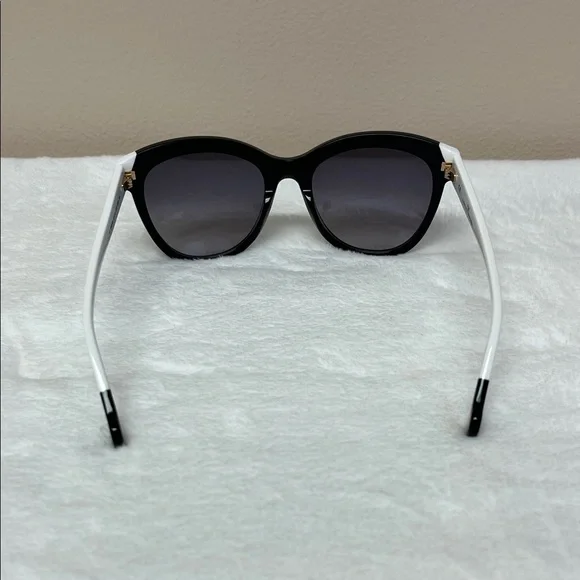 ?Carolina Herrera SHE 743 Sunglasses; black/white; NWT ?Carolina Herrera SHE 743 Sunglasses; black/white; NWT main image 2